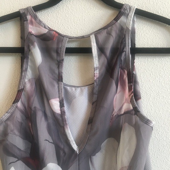 Fabletics Floral Bess Tank Top Mesh Workout Lightweight Gray Cutout Back Small - Picture 7 of 13